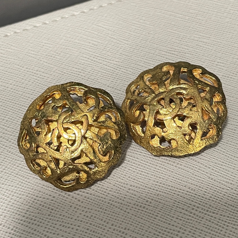 Authentic Vintage Chanel Clip-on earrings
